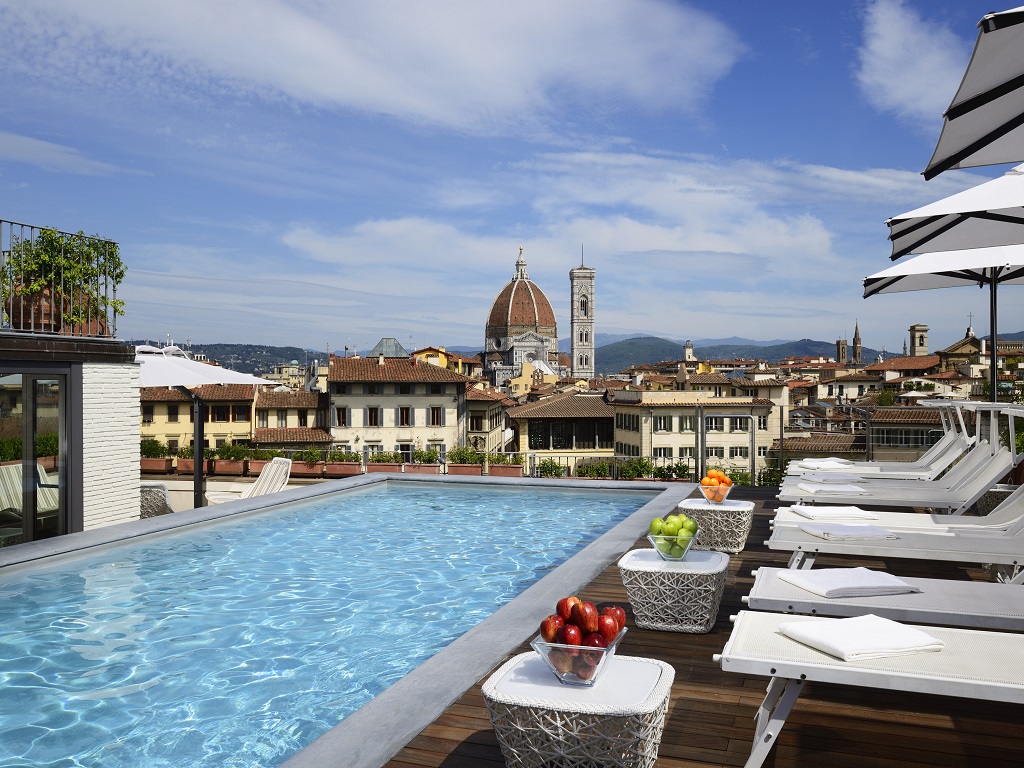 Swimming Pool with sunbeds at Grand Hotel Minerva.jpg